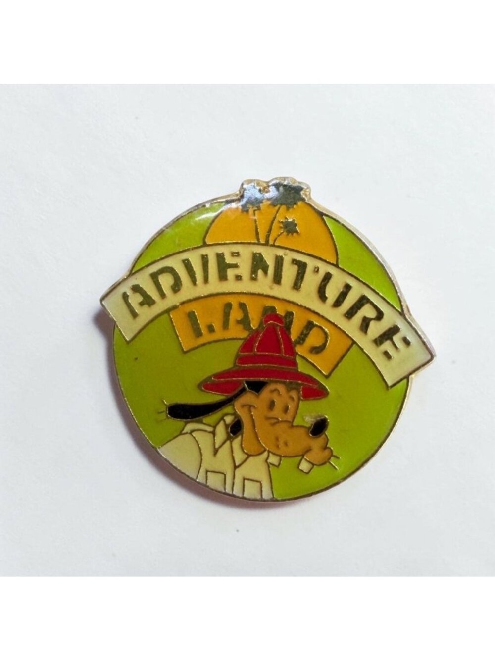 Walt Disney Adventureland Goofy Pin Safari Hat Gold Tone Pinback Enamel